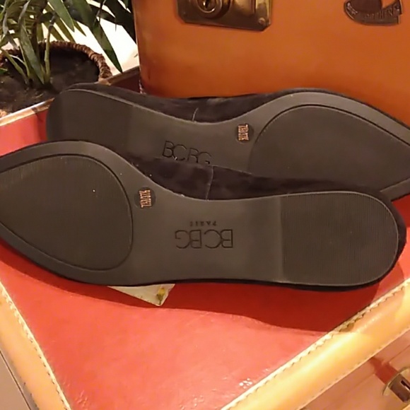 LAST ONE!!! BCBG suede flats - Picture 2 of 4